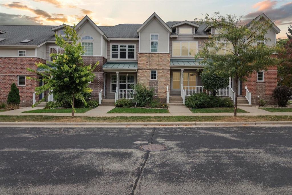 Photo of 5527 Caddis BEND, Fitchburg, WI 53711 (MLS # 2010348)