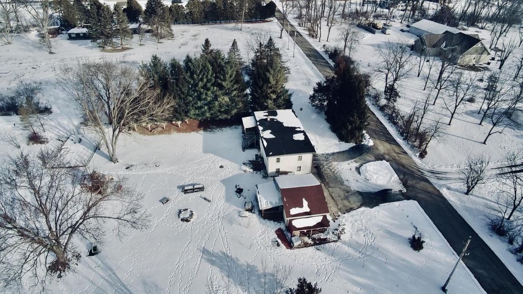 Photo of 311 S Lapham Peak ROAD, Delafield, WI 53018 (MLS # 1949835)