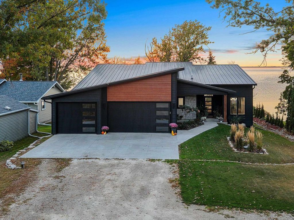 Photo of N6633 Harrison ROAD, Hilbert, WI 54129 (MLS # 50316602)