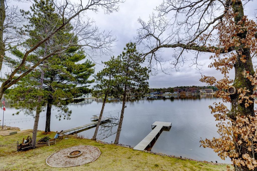 Photo of 842 E Hiawatha DRIVE, Wisconsin Dells, WI 53965 (MLS # 2020063)