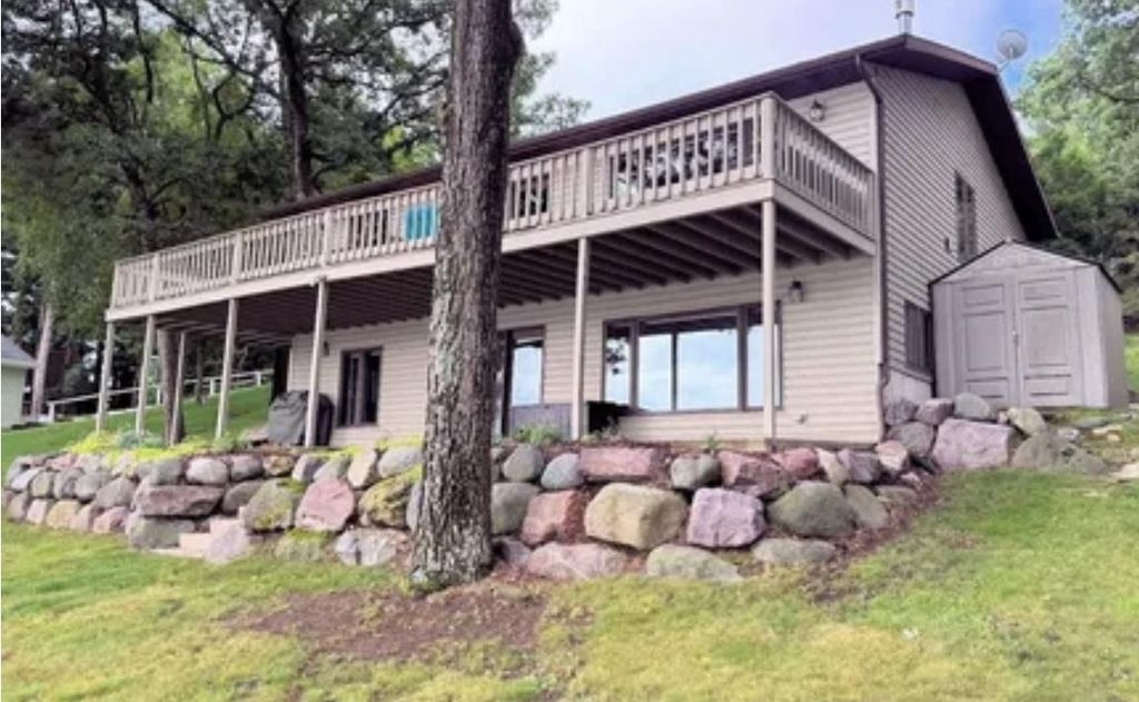 Photo of 842 E Hiawatha DRIVE, Wisconsin Dells, WI 53965 (MLS # 2020063)