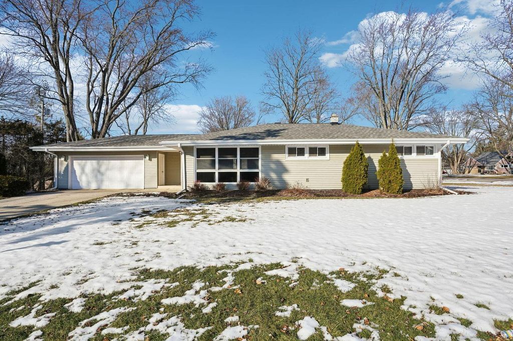 Photo of 12660 Pinewood ROAD, Brookfield, WI 53005 (MLS # 1950700)