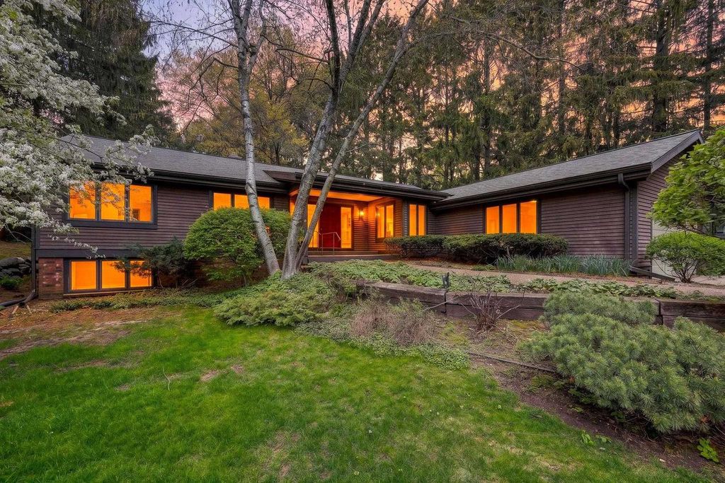 Photo of 18 Larch CIRCLE, Madison, WI 53705 (MLS # 2022287)