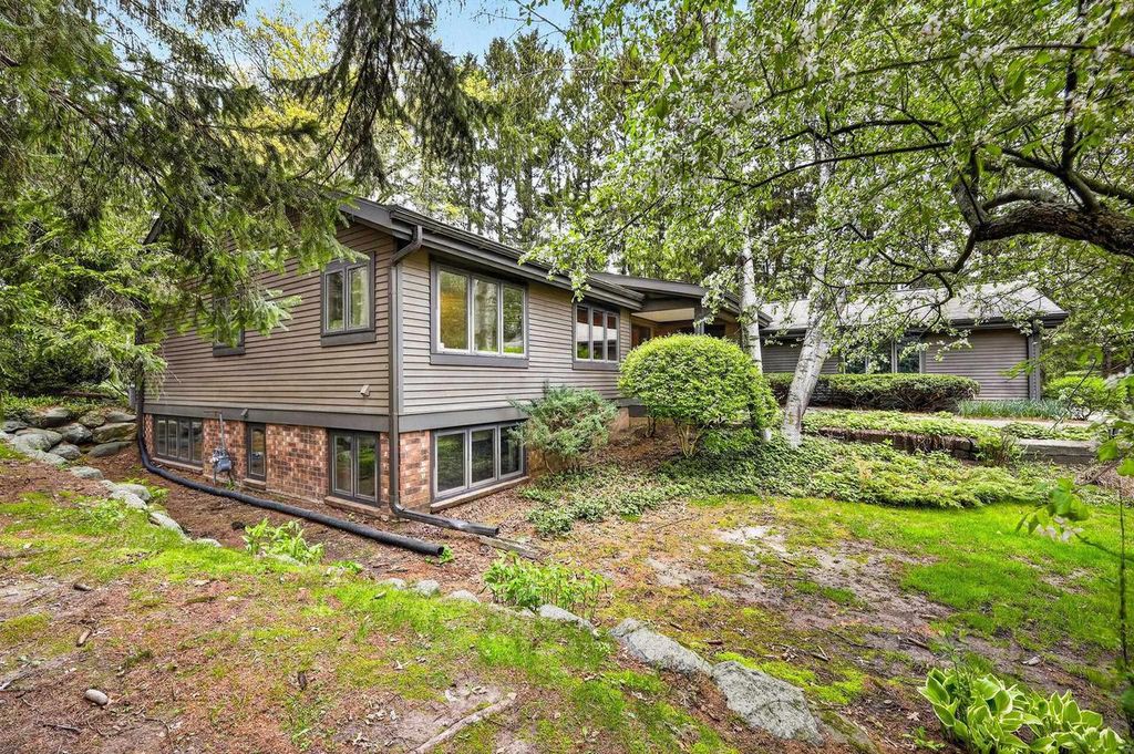 Photo of 18 Larch CIRCLE, Madison, WI 53705 (MLS # 2022287)