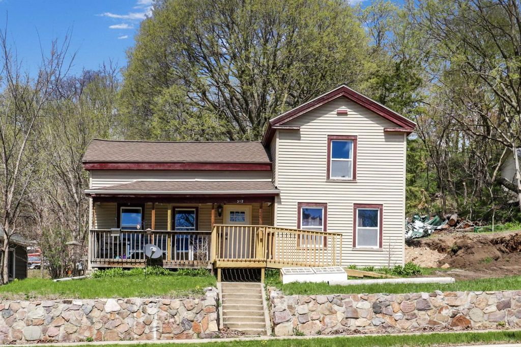Photo of 312 8th AVENUE, Baraboo, WI 53913 (MLS # 2022541)
