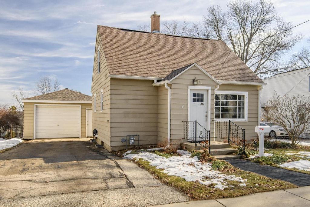 Photo of 217 Fremont STREET, Watertown, WI 53098 (MLS # 1950963)
