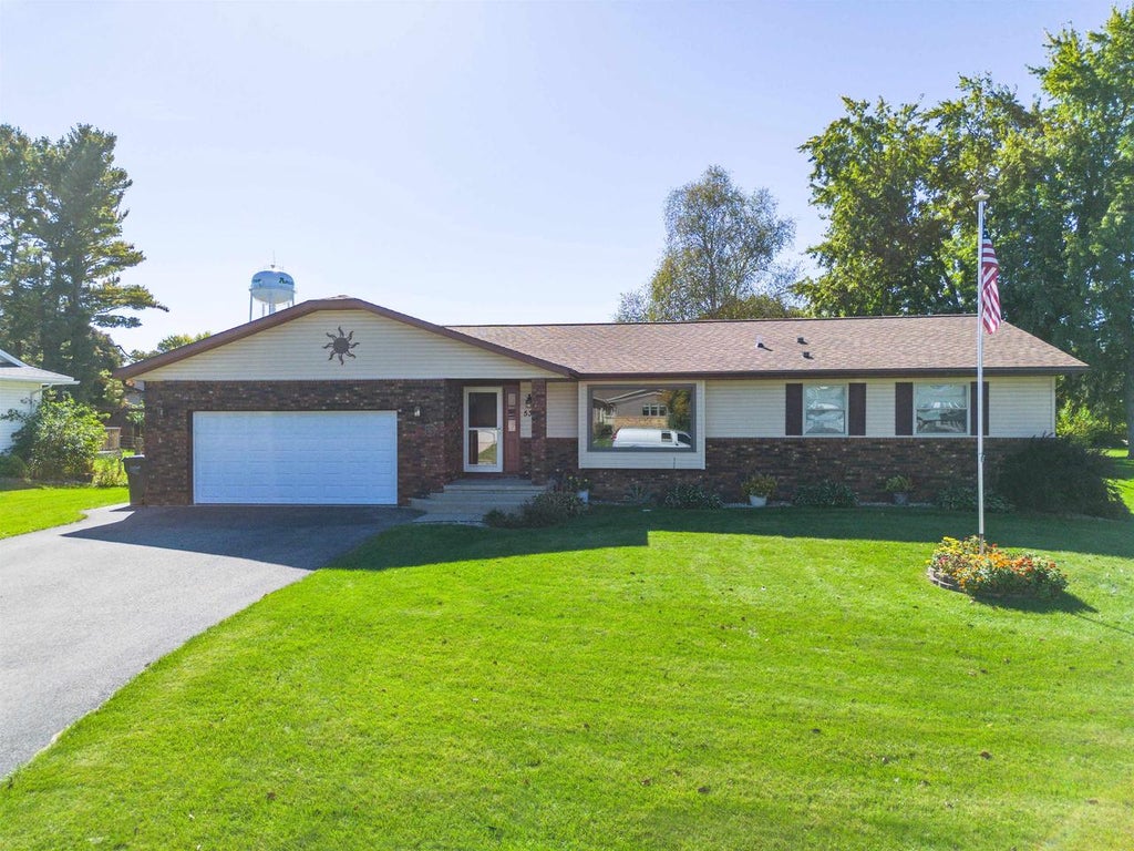 Photo of 532 Santa Maria DRIVE, Arlington, WI 53911 (MLS # 2034143)