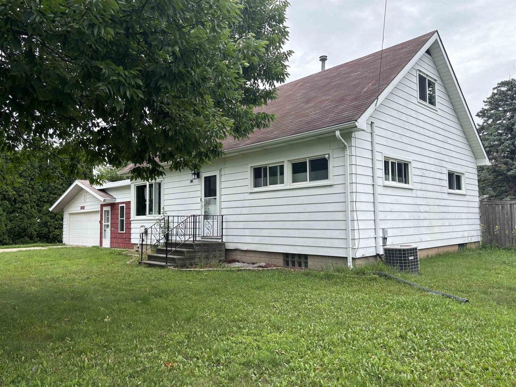 Photo of 1918 Alaska STREET, Oshkosh, WI 54902 (MLS # 50330521)