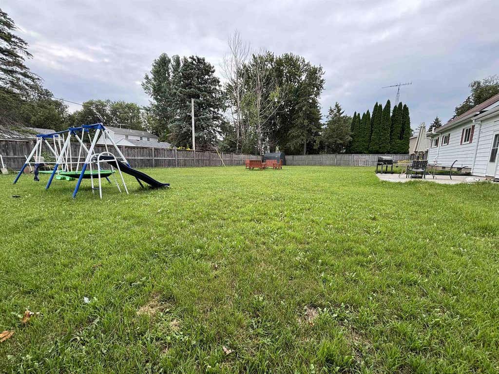 Photo of 1918 Alaska STREET, Oshkosh, WI 54902 (MLS # 50330521)