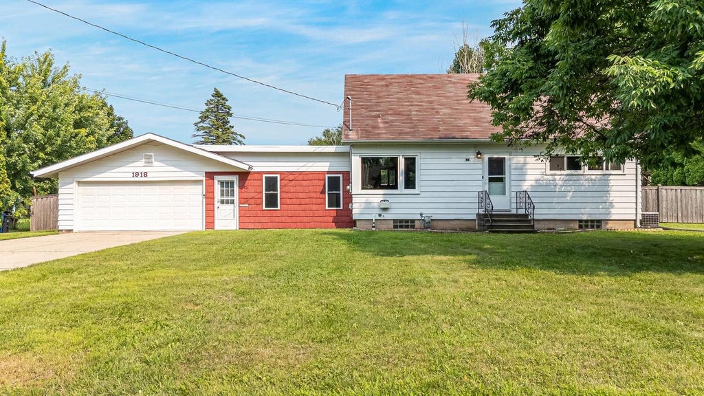 Photo of 1918 Alaska STREET, Oshkosh, WI 54902 (MLS # 50330521)