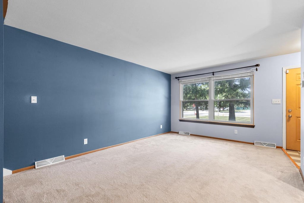 Photo of 1924 W Salem STREET, Milwaukee, WI 53221 (MLS # 1971355)