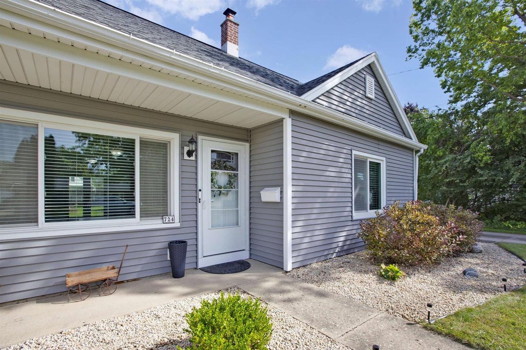 Photo of 724 Mitchell STREET, Neenah, WI 54956 (MLS # 50333268)