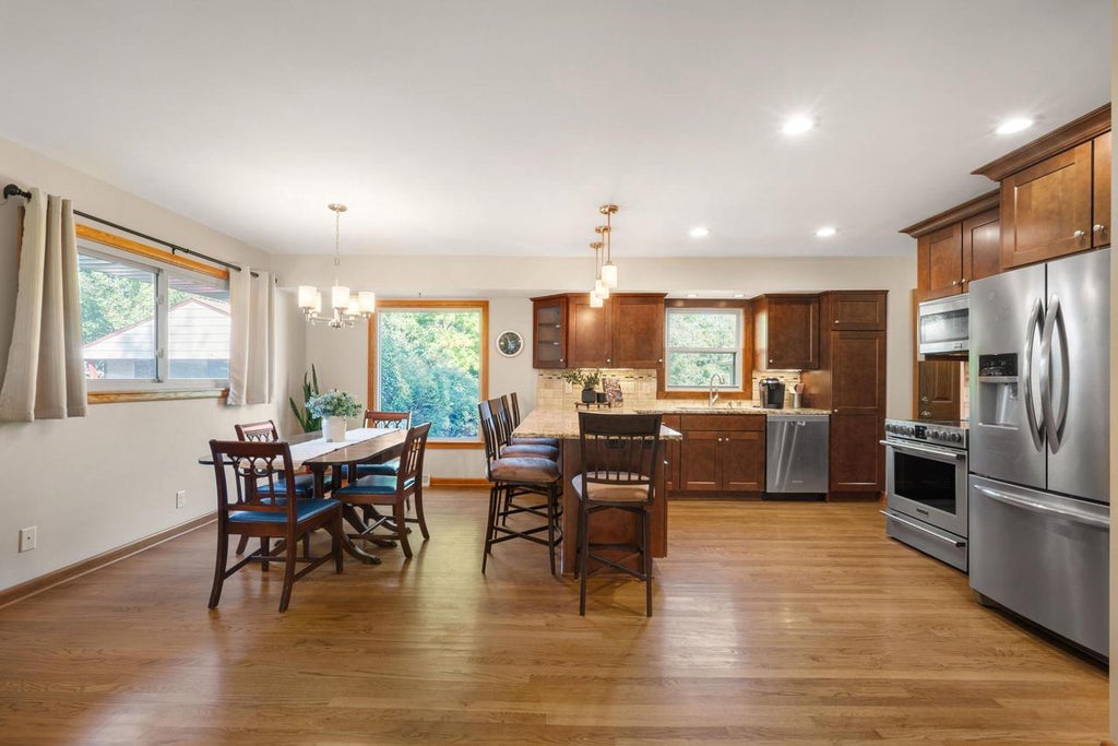 Photo of 5444 N Dexter AVENUE, Glendale, WI 53209 (MLS # 1982766)
