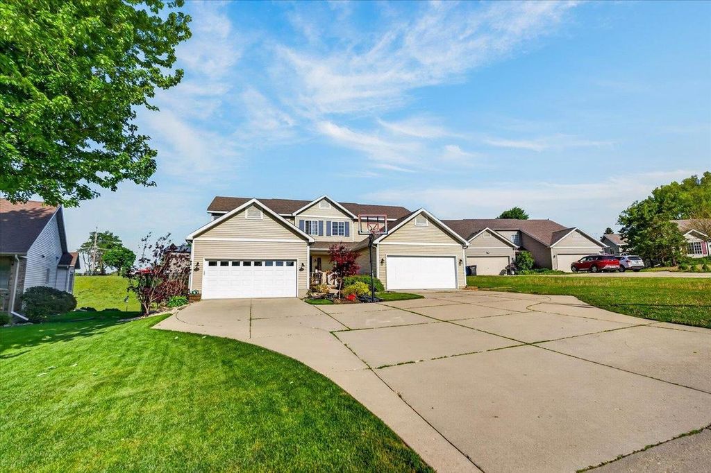 Photo of 823 Vista Ridge DRIVE, Mount Horeb, WI 53572 (MLS # 2023894)