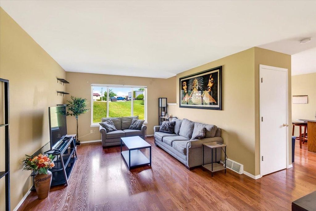 Photo of 823 Vista Ridge DRIVE, Mount Horeb, WI 53572 (MLS # 2023894)