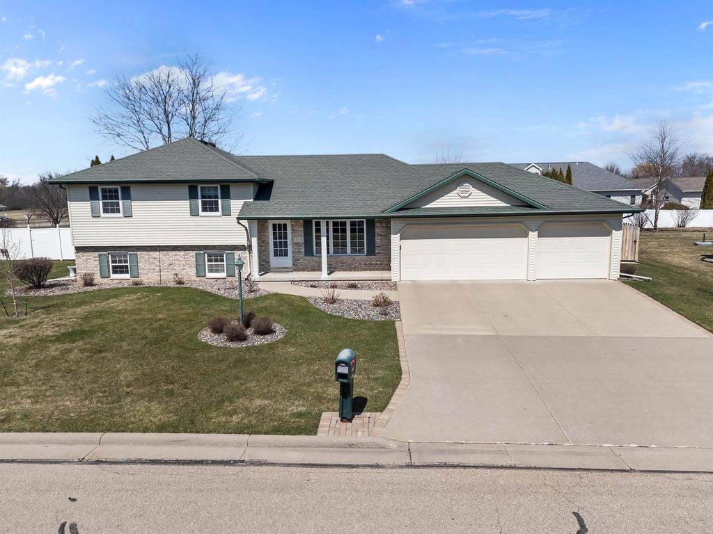 Photo of 1239 Fawn DRIVE, Neenah, WI 54956 (MLS # 50323548)