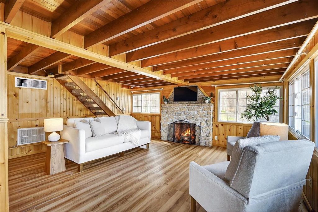 Photo of 433 E Ellendale ROAD, Edgerton, WI 53534 (MLS # 2020222)