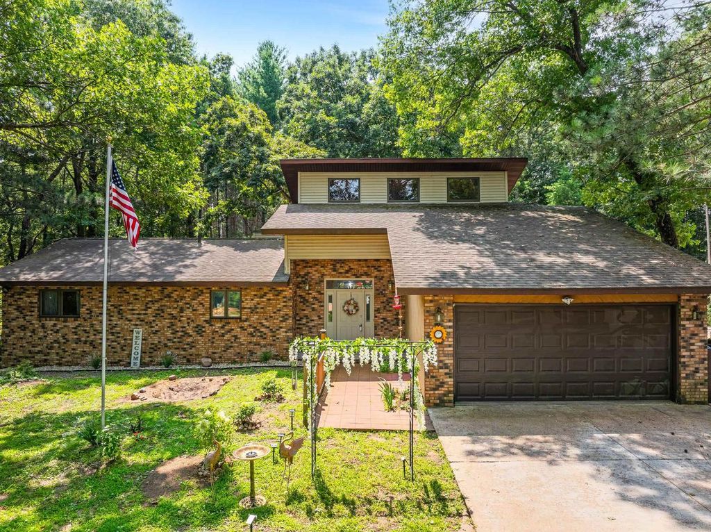 Photo of W4609 S Pearl Lake ROAD, Redgranite, WI 54970 (MLS # 50317470)