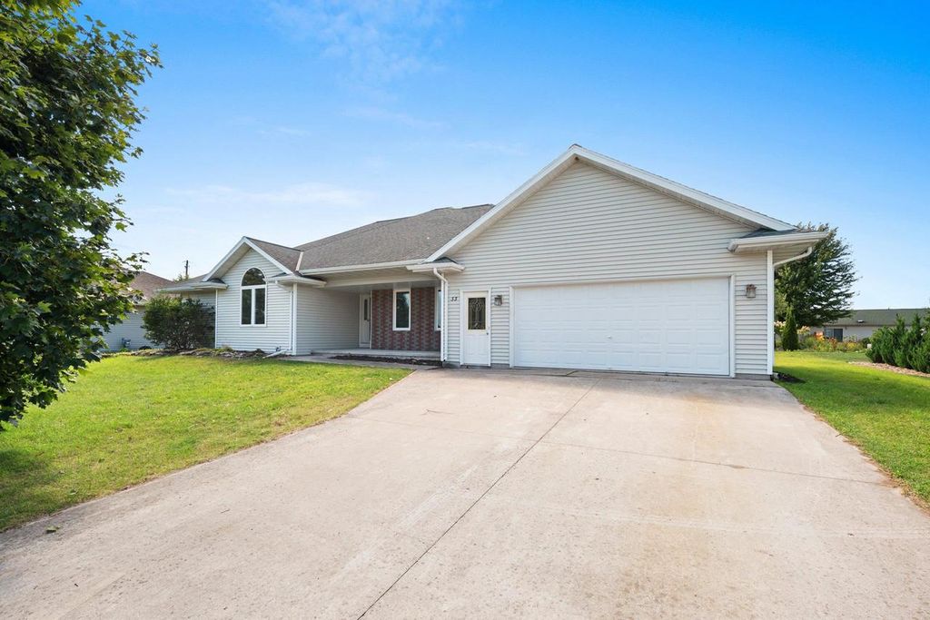 Photo of 33 N Ashland AVENUE, Sturgeon Bay, WI 54235 (MLS # 50317659)