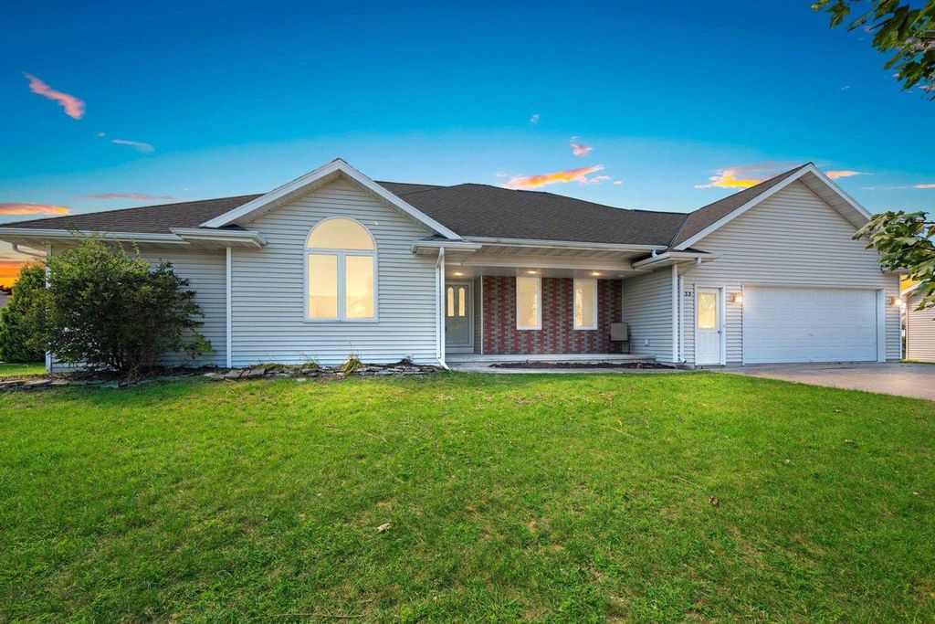 Photo of 33 N Ashland AVENUE, Sturgeon Bay, WI 54235 (MLS # 50317659)