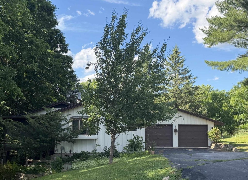 Photo of E2672 Remington DRIVE, La Valle, WI 53941 (MLS # 2026895)