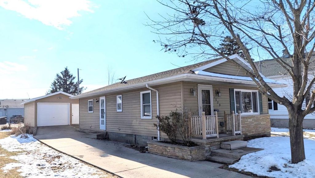 Photo of 1309 Graham AVENUE, Oshkosh, WI 54902 (MLS # 50321156)