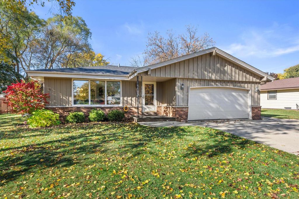 Photo of 15450 W Elmont LANE, New Berlin, WI 53151 (MLS # 1941762)