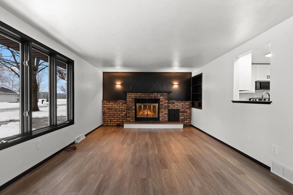 Photo of 409 Easy STREET, Green Bay, WI 54311 (MLS # 50319724)