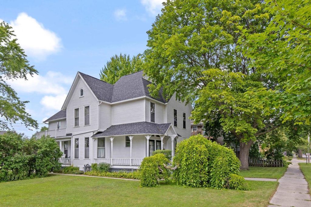 Photo of 910 Cherry STREET, Green Bay, WI 54301 (MLS # 50329798)