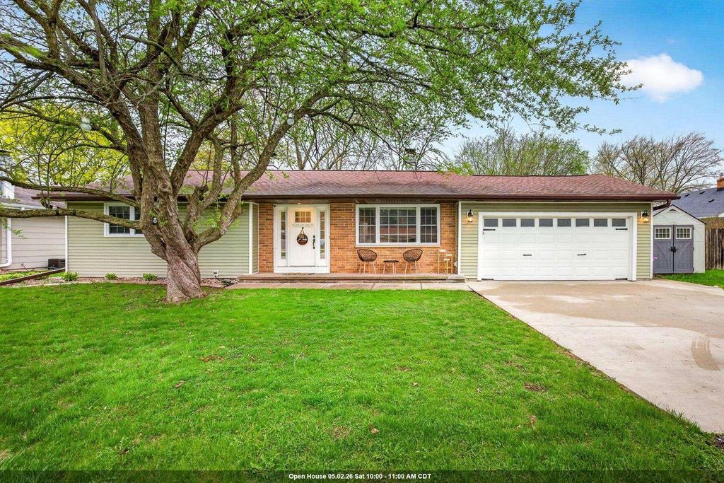 Photo of 1396 Fatima STREET, Menasha, WI 54942 (MLS # 50324440)