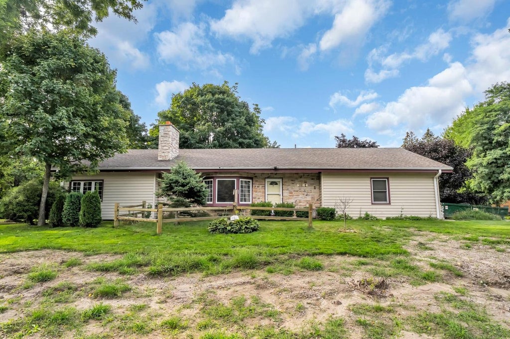 Photo of 301 E 4 Mile ROAD, Wind Point, WI 53402 (MLS # 1979777)