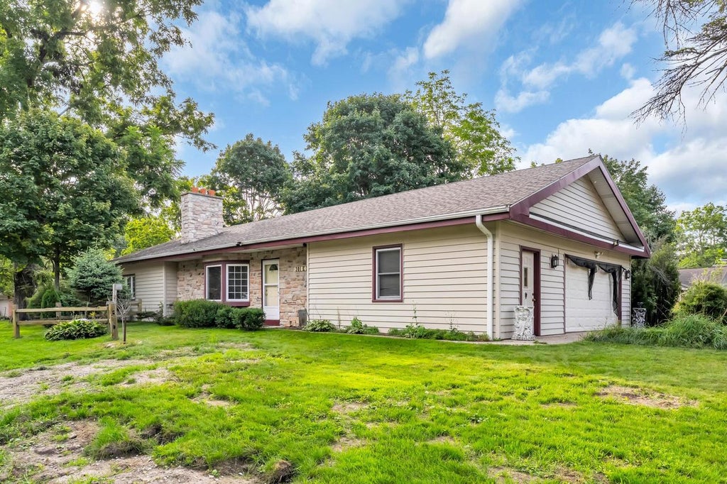 Photo of 301 E 4 Mile ROAD, Wind Point, WI 53402 (MLS # 1979777)