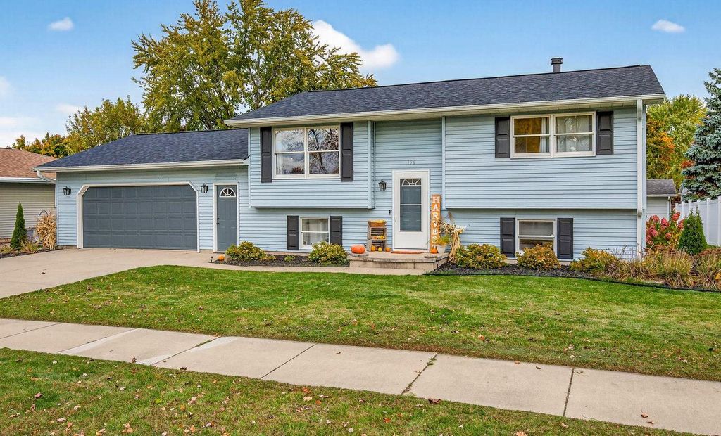 Photo of 156 W Greenfield DRIVE, Little Chute, WI 54140 (MLS # 50317272)