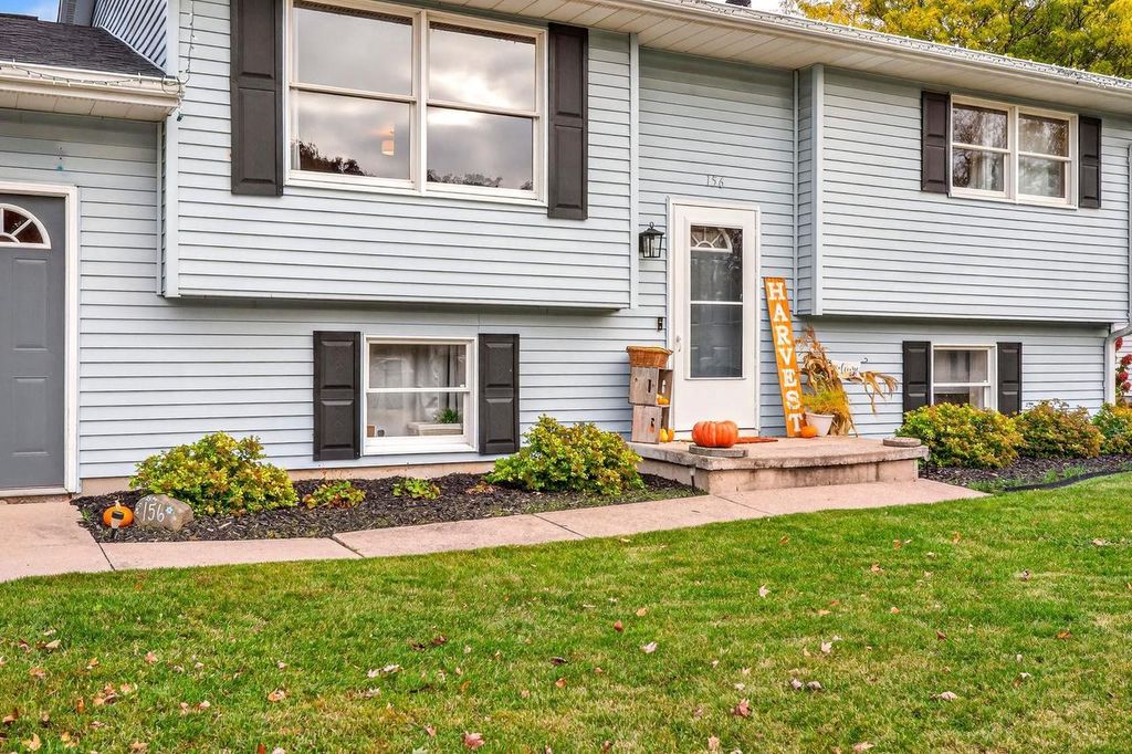 Photo of 156 W Greenfield DRIVE, Little Chute, WI 54140 (MLS # 50317272)