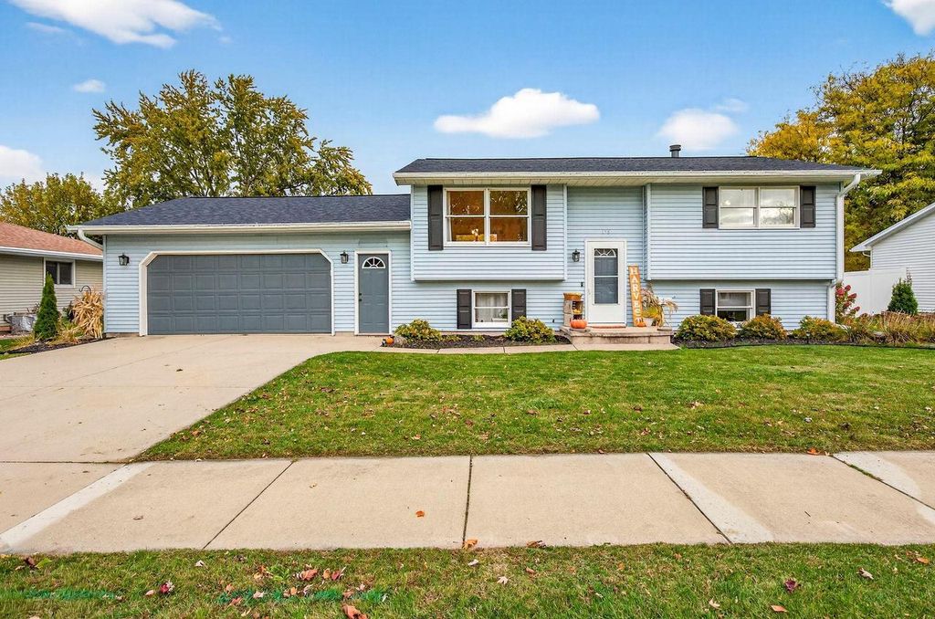 Photo of 156 W Greenfield DRIVE, Little Chute, WI 54140 (MLS # 50317272)