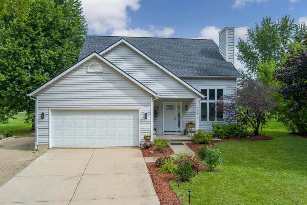 Photo of 415 W Clover LANE, Cottage Grove, WI 53527 (MLS # 2029797)