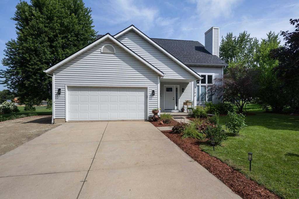 Photo of 415 W Clover LANE, Cottage Grove, WI 53527 (MLS # 2029797)