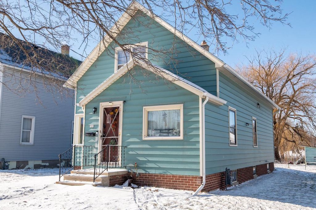 Photo of 720 N 15th STREET, Sheboygan, WI 53081 (MLS # 1947304)