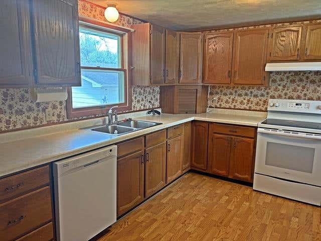 Photo of 105 N Hendren AVENUE, Greenwood, WI 54449 (MLS # 22603735)