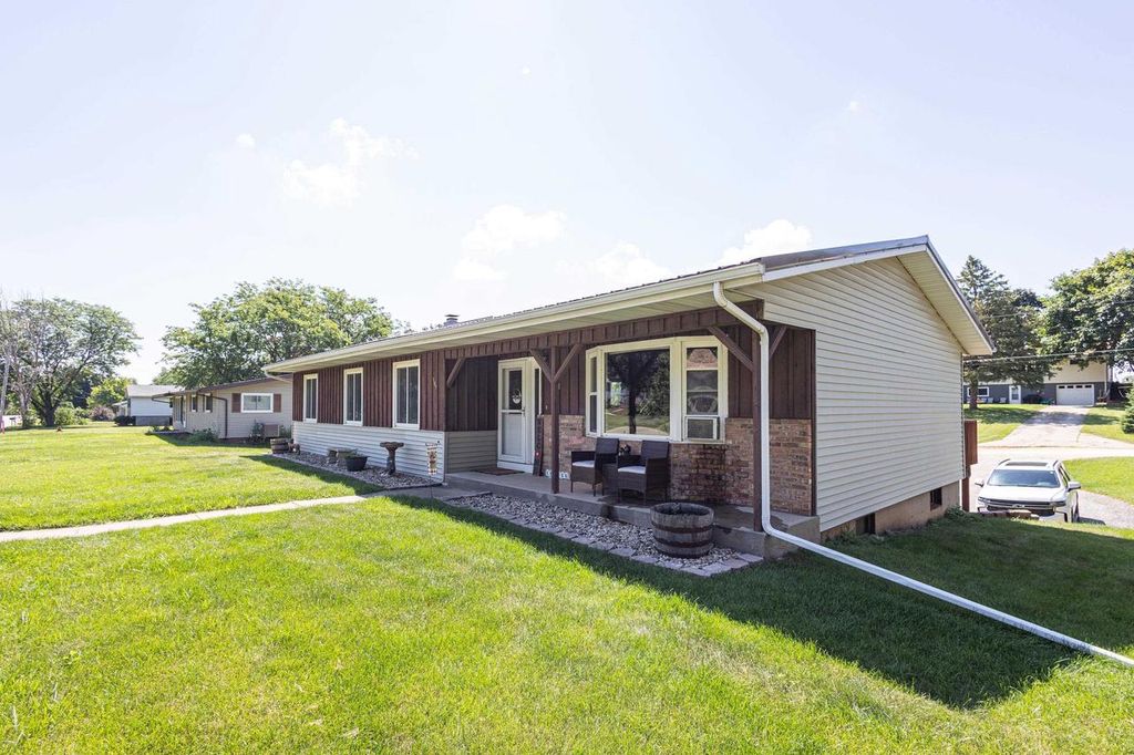 Photo of 505 W North STREET, Dodgeville, WI 53533 (MLS # 2028185)
