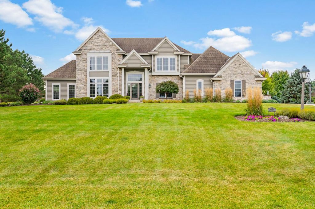 Photo of W291N3363 Summerhill ROAD, Pewaukee, WI 53072 (MLS # 1957232)