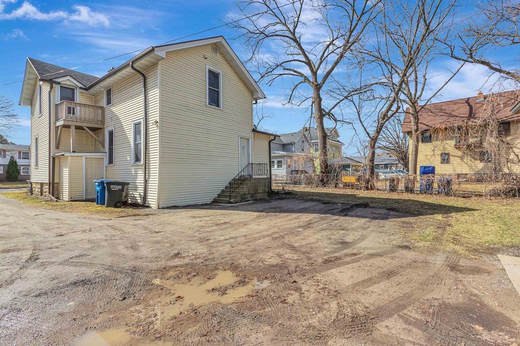 Photo of 514 W Irving AVENUE, Oshkosh, WI 54901 (MLS # 50332590)