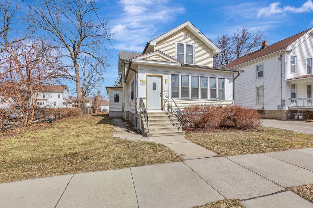 Photo of 514 W Irving AVENUE, Oshkosh, WI 54901 (MLS # 50332590)