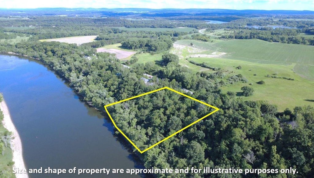 Photo of L16-L18 HILLSIDE DRIVE, Wisconsin Dells, WI 53965 (MLS # 2032983)