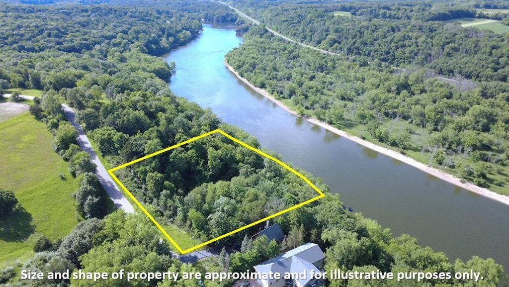 Photo of L16-L18 HILLSIDE DRIVE, Wisconsin Dells, WI 53965 (MLS # 2032983)