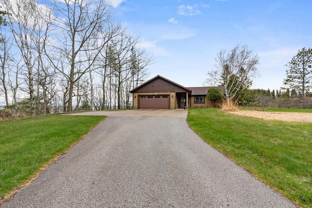 Photo of 1000 County Road U, Sturgeon Bay, WI 54235 (MLS # 50325825)