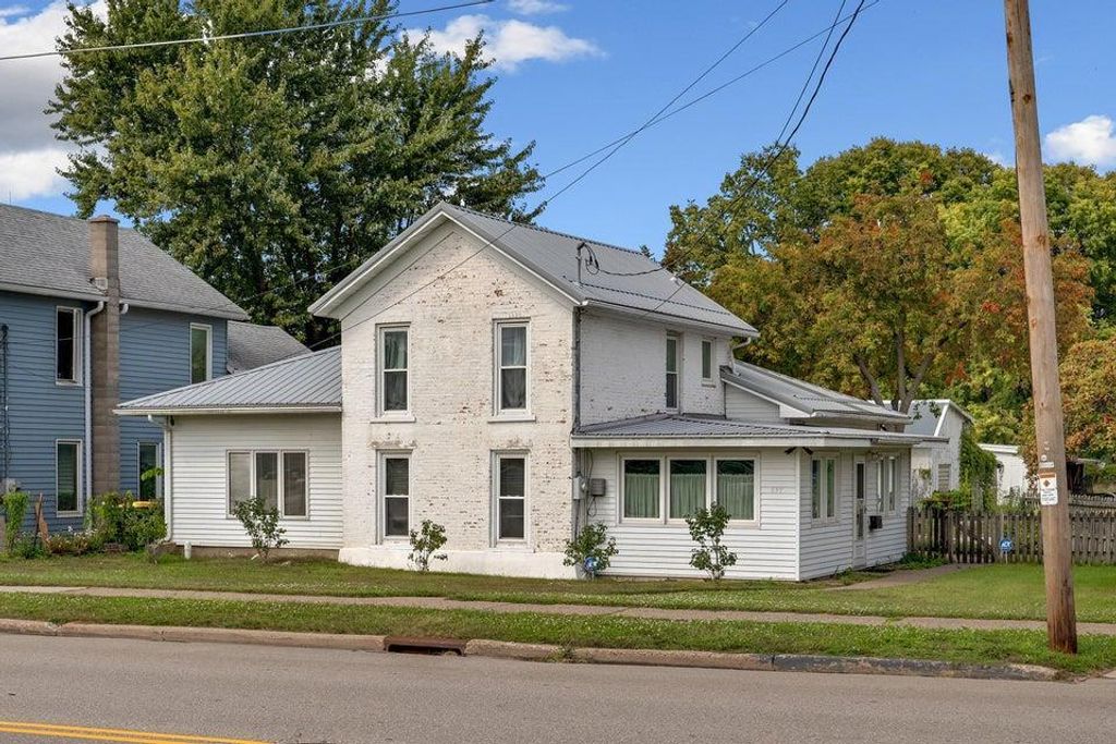 Photo of 667 E Blackhawk AVENUE, Prairie Du Chien, WI 53821 (MLS # 2008949)