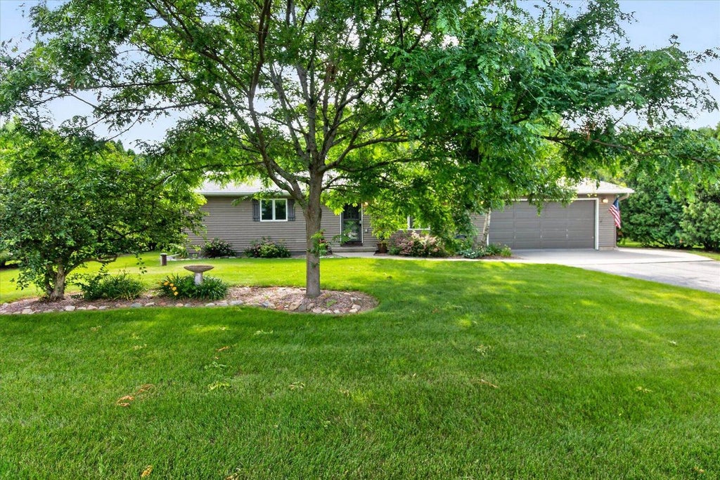 Photo of 6702 N Abey COURT, Evansville, WI 53536 (MLS # 2026388)