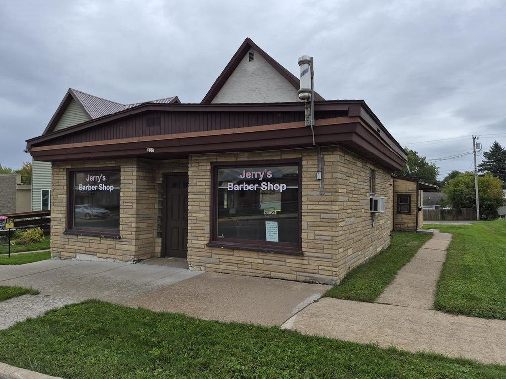 Photo of 205 N Central AVENUE, Marshfield, WI 54449 (MLS # 22604581)