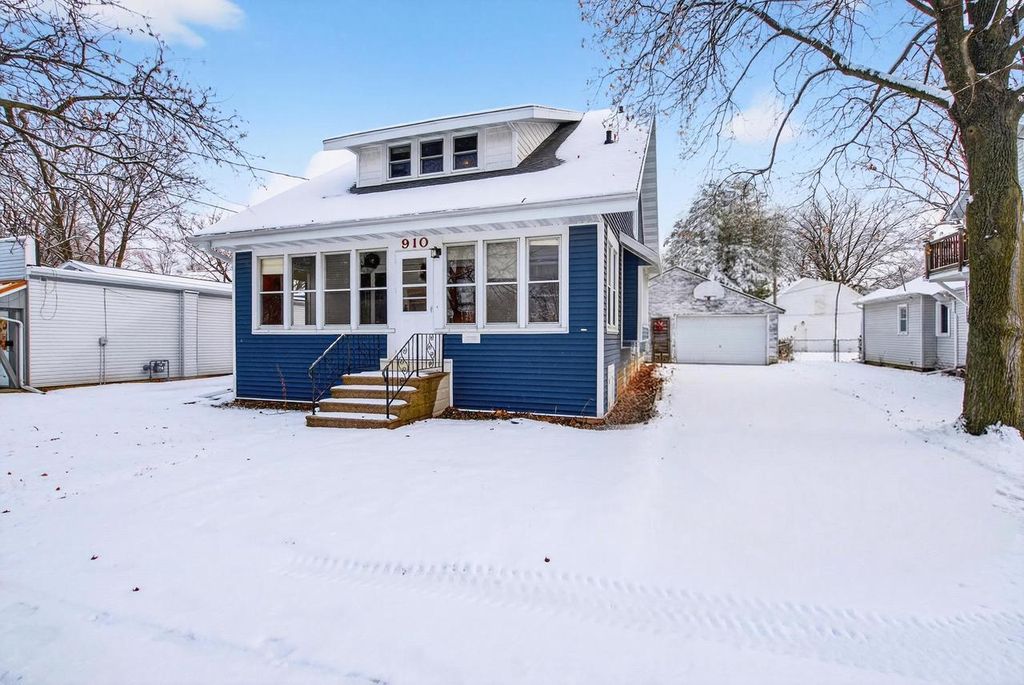 Photo of 910 Algoma STREET, New London, WI 54961 (MLS # 50321450)